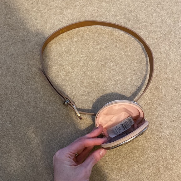 Rose gold tween belt with removable pouch. Girls size 10-12 - Picture 2 of 7